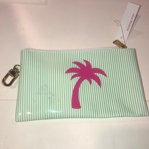 Super cute makeup bag